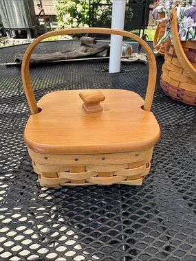 2002 LONGABERGER Handle Basket with Wooden Lid 5.5”x 3”